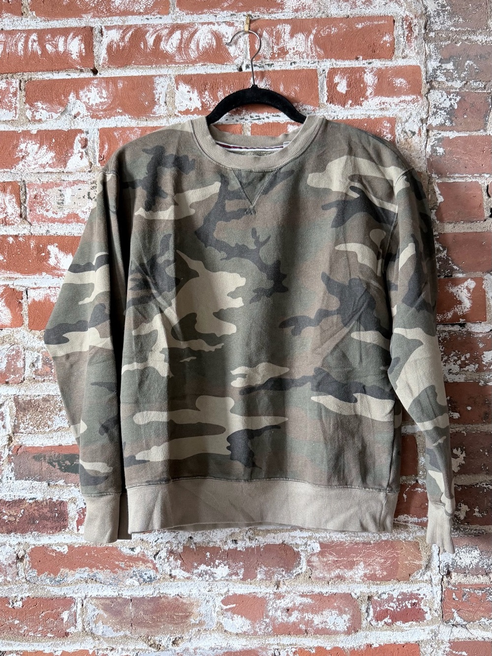 Aritzia TNA Camo Crewneck Sweatshirt